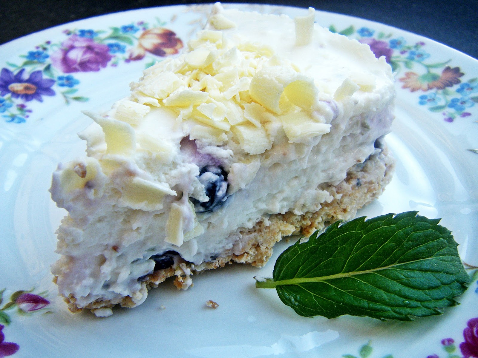 Blaubeer-Frischkäse-Kuchen mit weißer Schokolade | Sugar &amp; Spice
