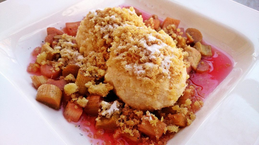 Quarkknödel mit Rhabarberkompott | Sugar &amp; Spice