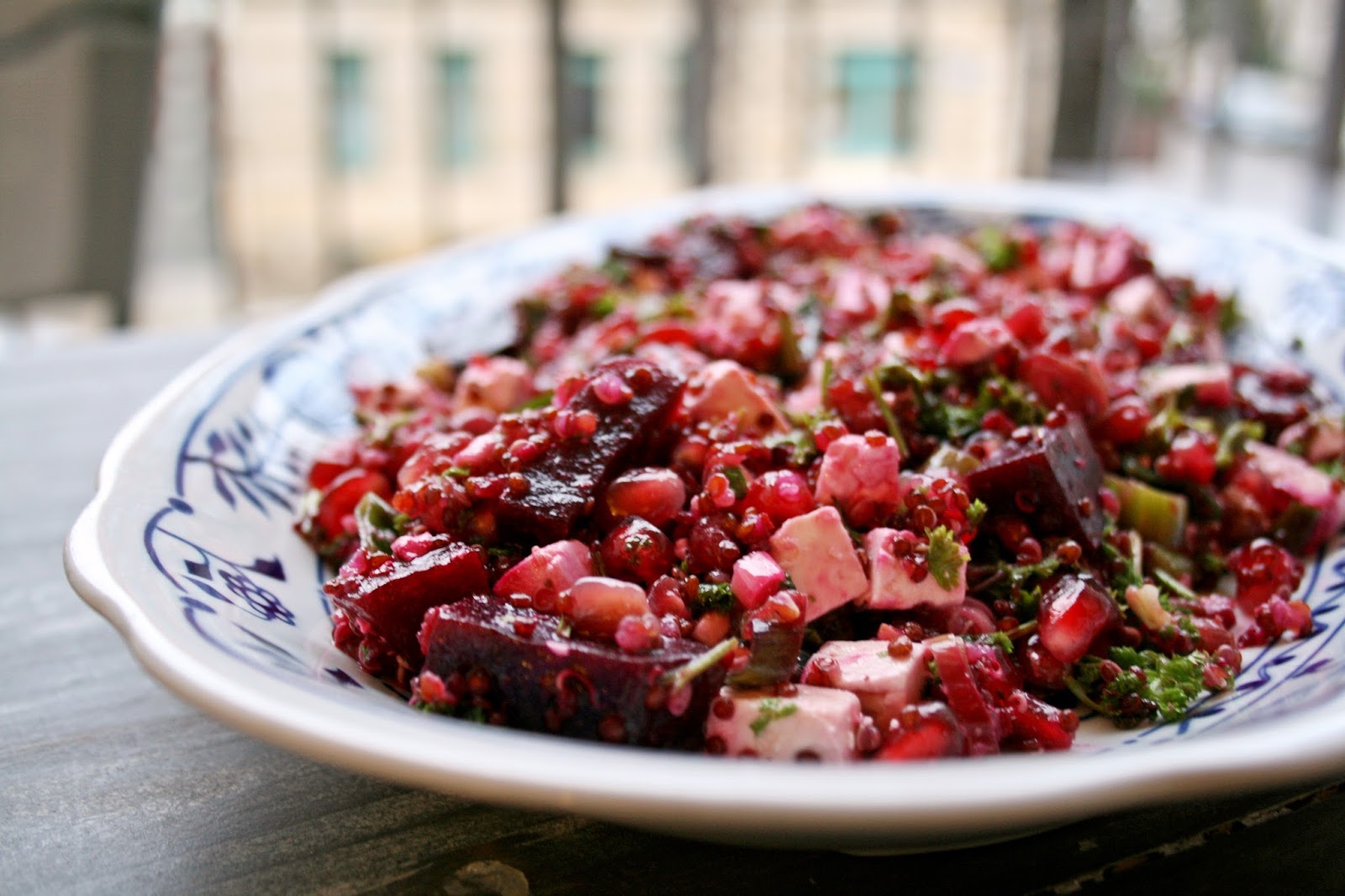 Ruckkehr In Pink Quinoa Salat Mit Roter Bete Granatapfel Und Feta Sugar Spice