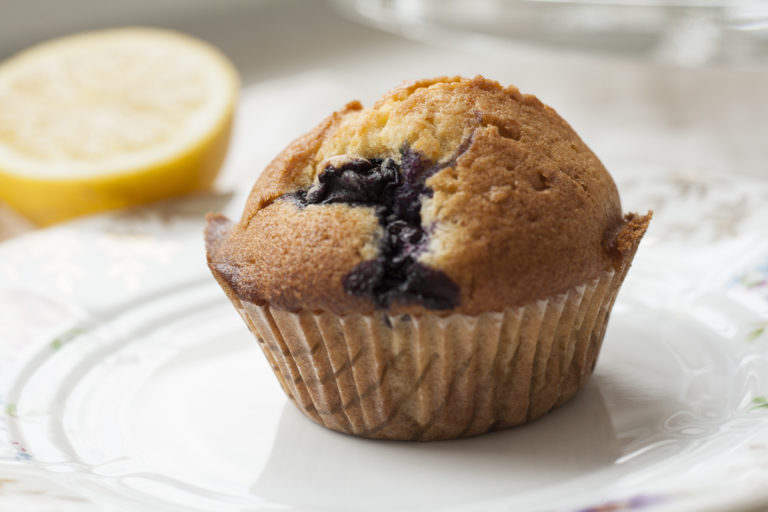 Zitronen-Blaubeer-Muffins | Sugar &amp; Spice