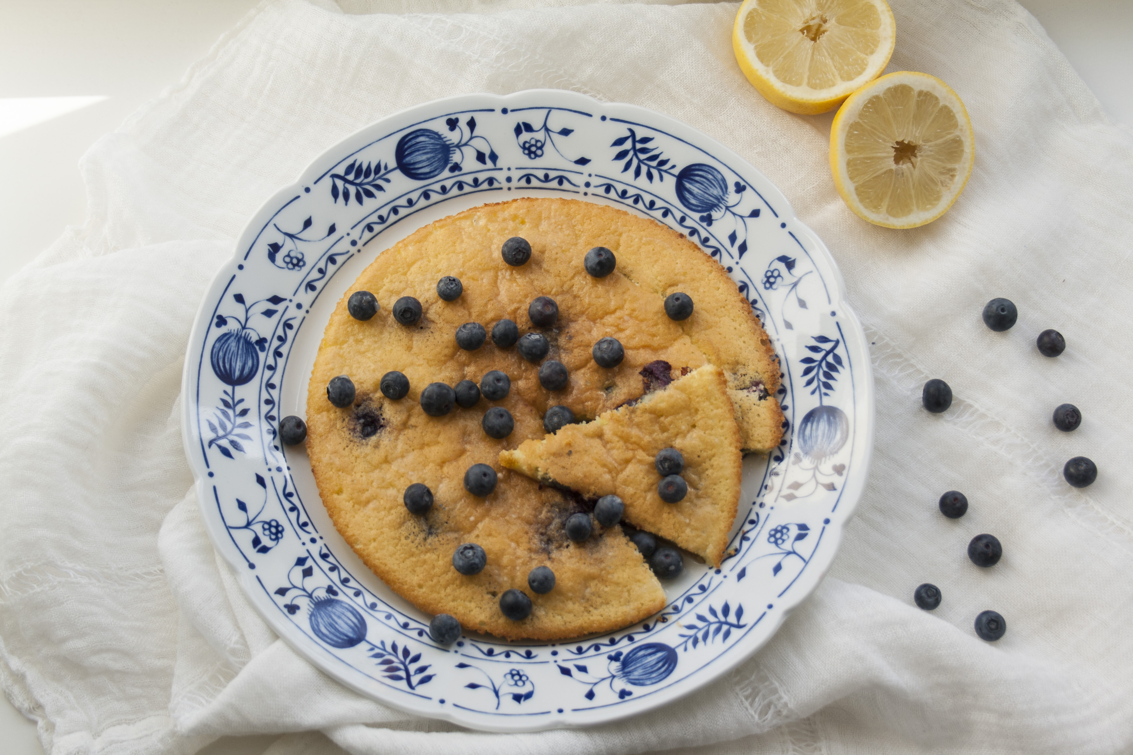 Zitronen-Blaubeer-Ofenpfannkuchen | Sugar &amp; Spice