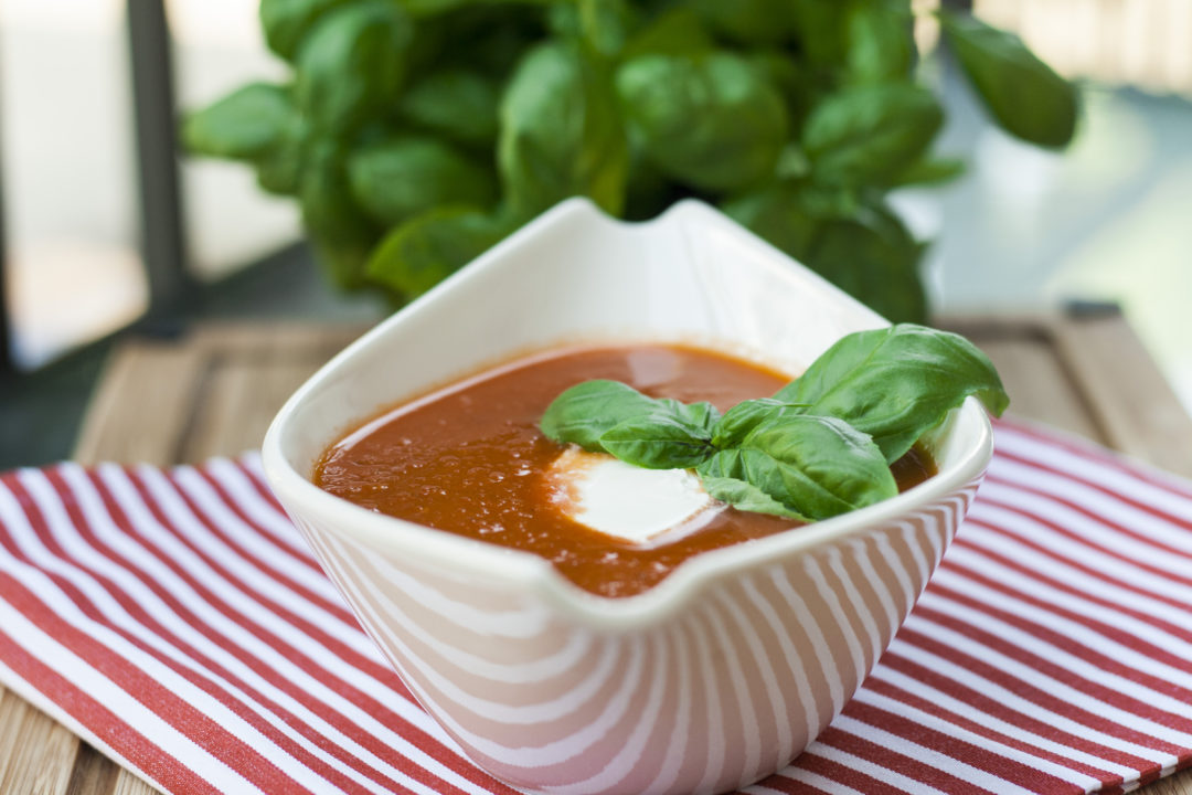 Tomaten-Paprika-Suppe – schmeckt warm oder kalt! | Sugar &amp; Spice