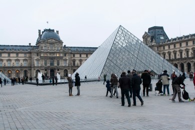 Bild 1 Louvre Pyramide