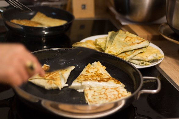 Kochen und Freunde Gözleme braten