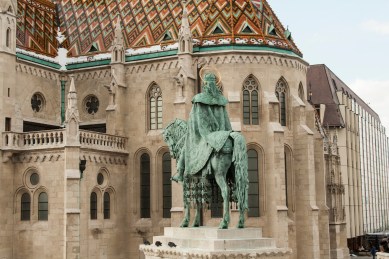 4 Matthiaskirche Budapest mit Reiterstandbild